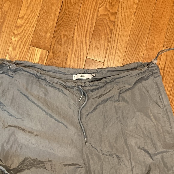 NWOT Adika woman’s adjustable top and legs sport pants - Picture 5 of 6